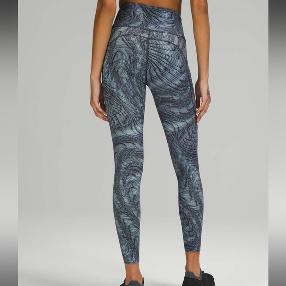 Lululemon Fast & Free dimensional Icing blue 25” tight leggings - Picture 4 of 10